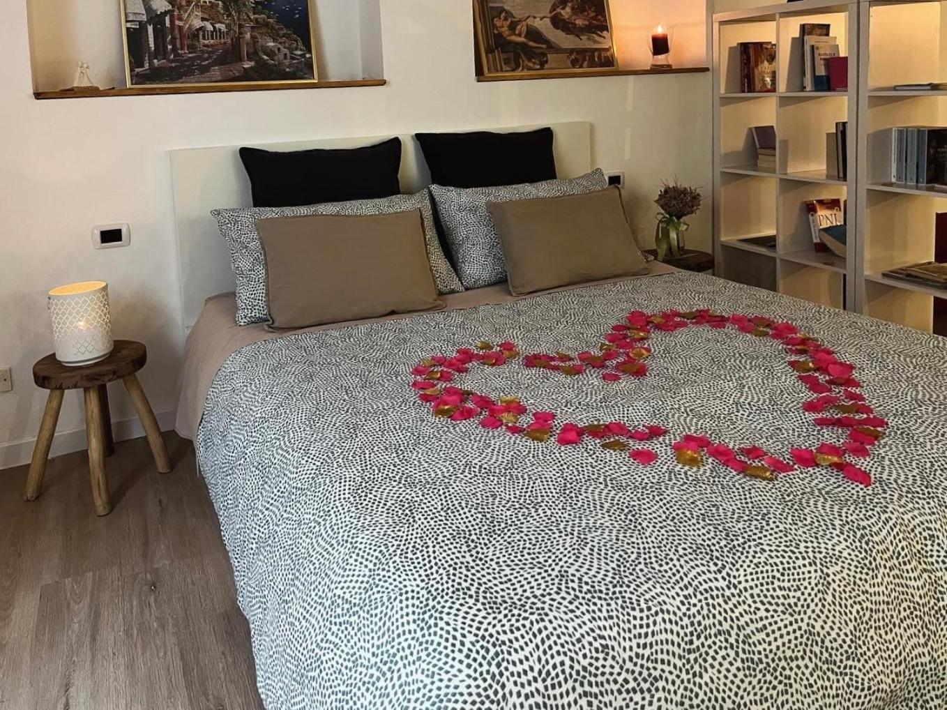 La Perla Apartment มอนซา ภายนอก รูปภาพ