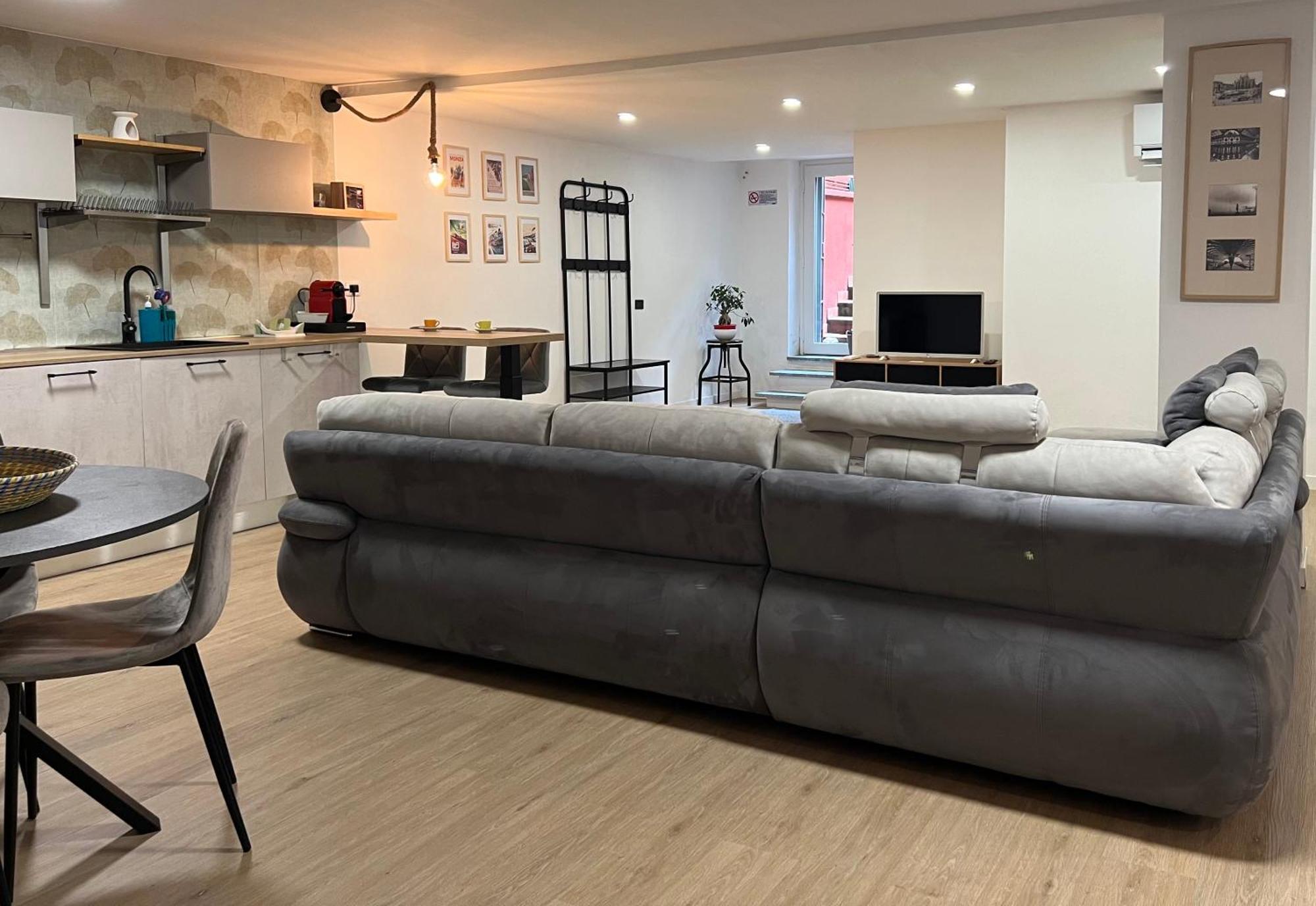 La Perla Apartment มอนซา ภายนอก รูปภาพ